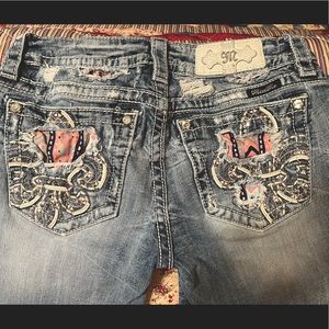 ✅SOLD- Miss Me Cropped Capri. Size 27